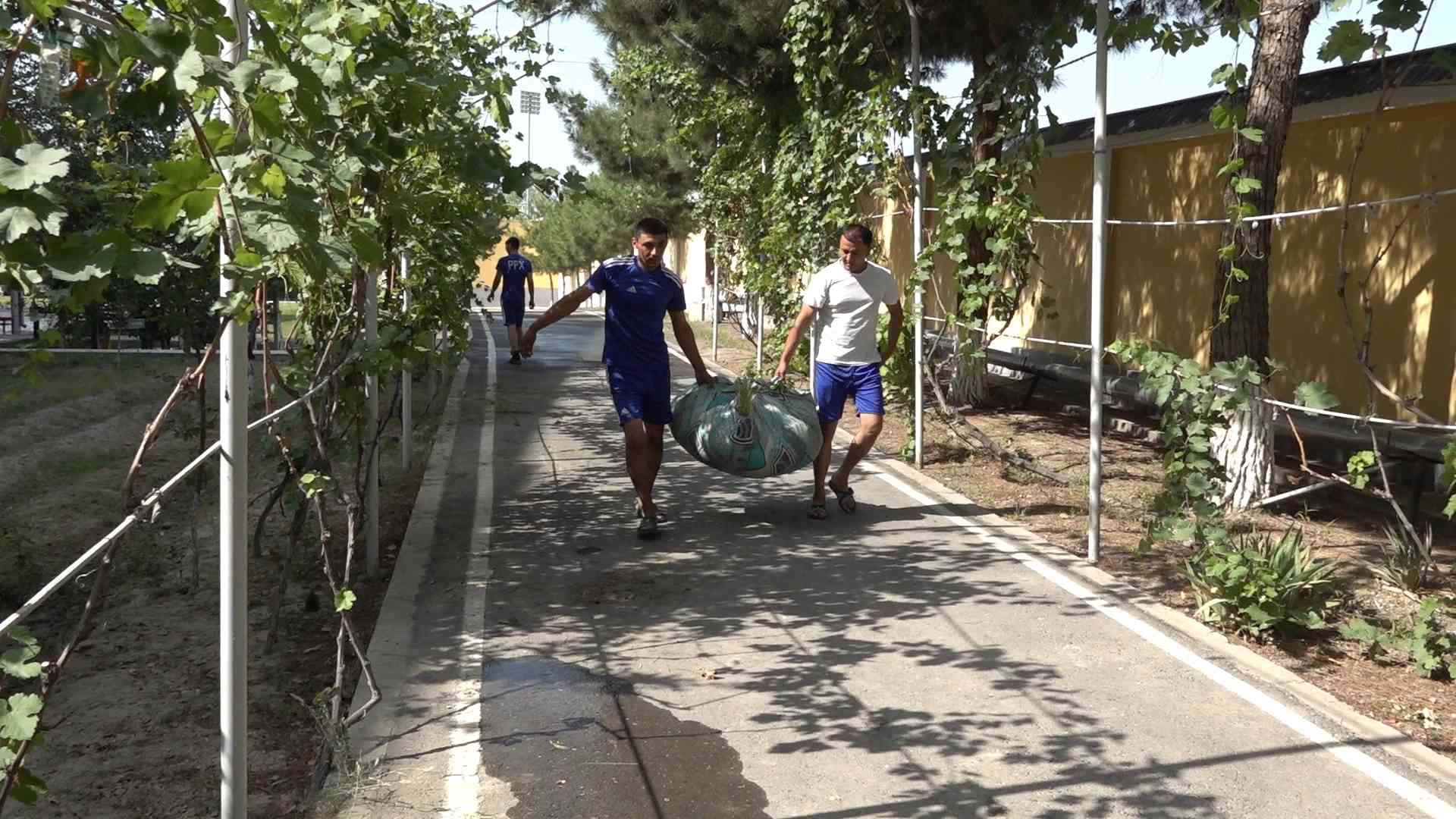 Ҳайрия ҳашари доирасида мухтожлардан хабар олинди.